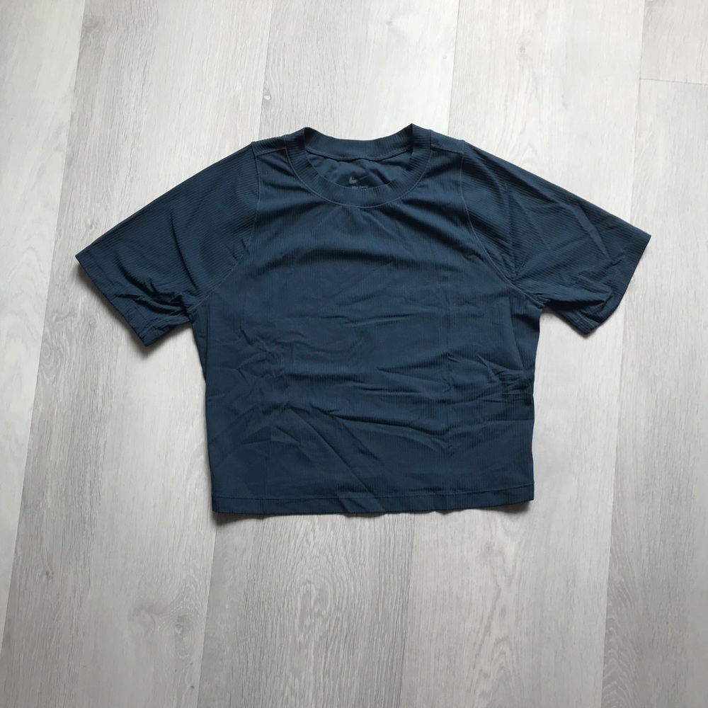 NIKE ZENVY CROP TOP MIDNIGHT BLUE SHORT SLEEVE CREW WOMENS MEDIUM
